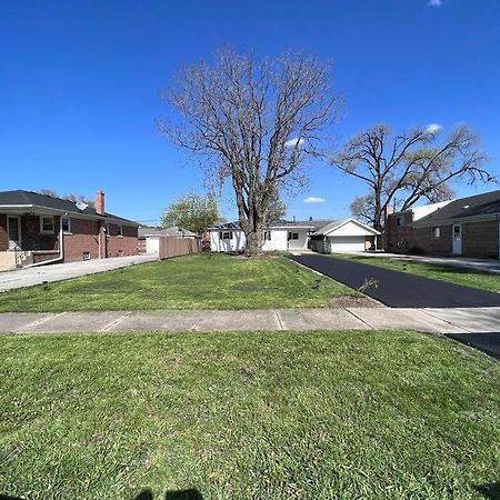 Villa Modern 3Bed 2Bath Ranch With Diy Art Porch 3Tvs And Huge Front Yard To Enjoy! Calumet City Exterior foto