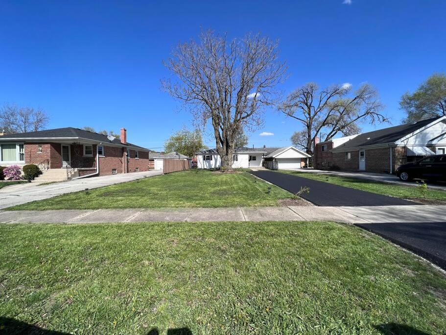 Villa Modern 3Bed 2Bath Ranch With Diy Art Porch 3Tvs And Huge Front Yard To Enjoy! Calumet City Exterior foto